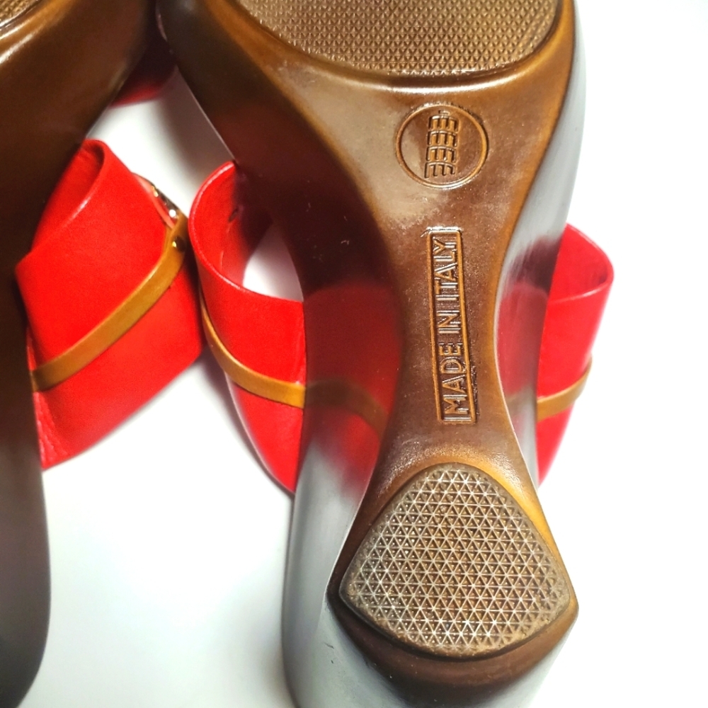 ITALIAN SHOEMAKERS Red Leather Wedge with Gold Buckle Size 9M - New - Picture 8 of 11